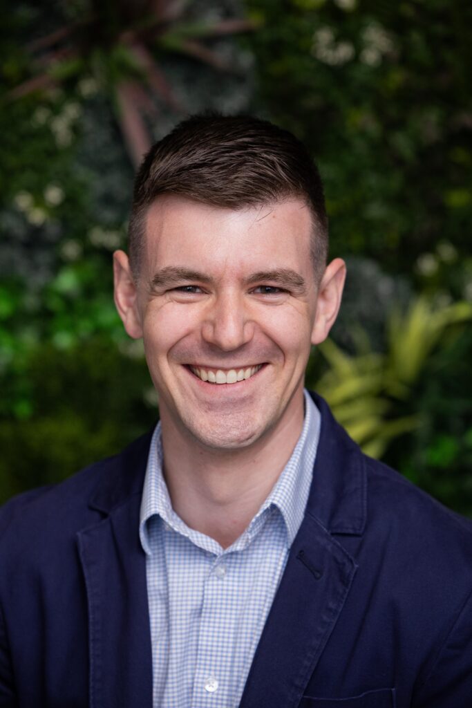 Dr. Michael Hennes